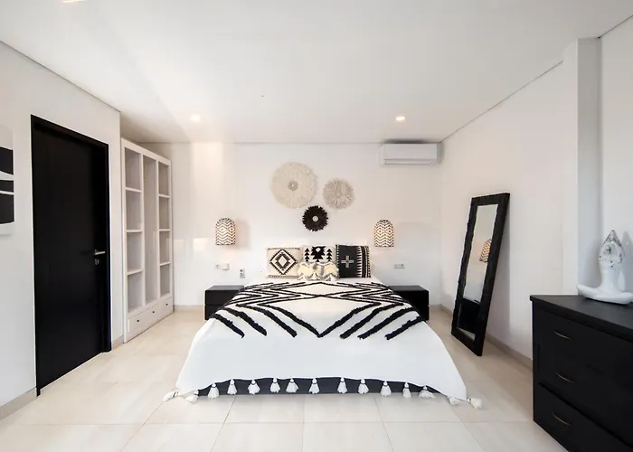 Gorgeous Fizia In Bingin Center Uluwatu (Bali)